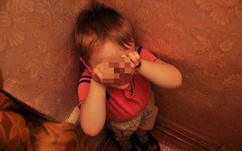 Кировчанин заставлял 6-летнего сына пить водку и курить