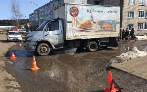 В Кировской области под колесами авто погибла пенсионерка: жители сообщают о суициде