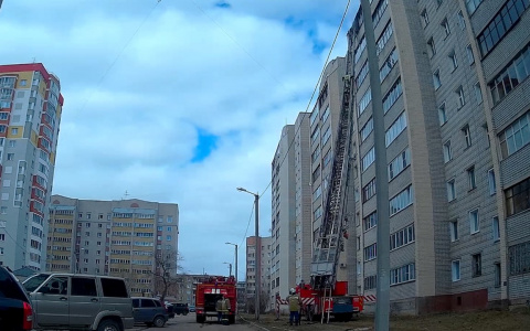 На Солнечной загорелась квартира на 9 этаже: хозяйка серьезно пострадала