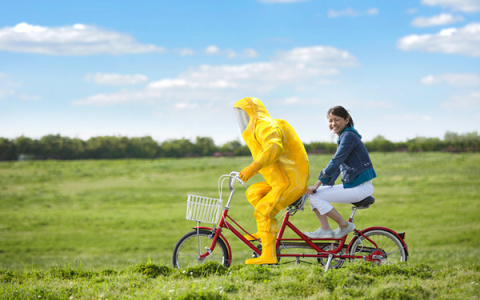 Не хочешь выглядеть глупо на природе? Застрахуйся от клеща в банке «Хлынов»