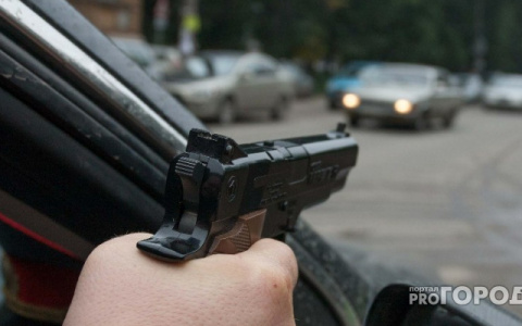 В Кирове подростка за рулем "девятки" остановили после стрельбы по колесам