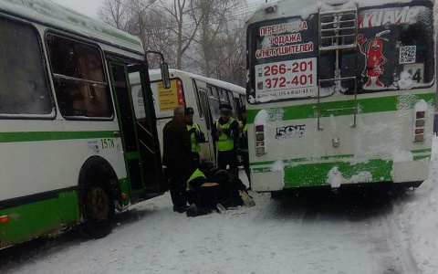 У «Ритуала» из-под колеса автобуса вылетел кусок металла: ранена женщина