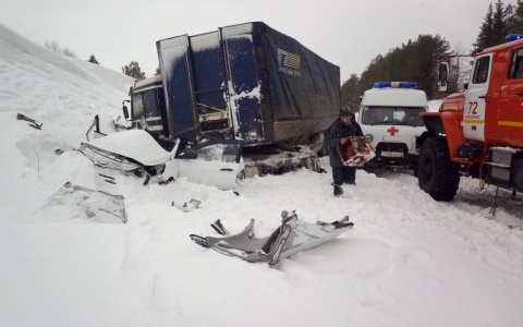 В Кировской области Hyundai превратился в груду металла после столкновения со Scania