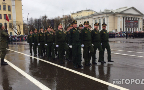 В соцсетях продают билеты на шествие Победы на Театральной площади