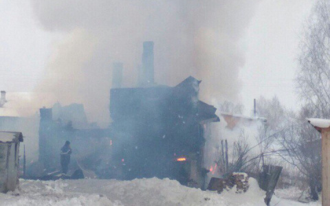 В Кировской области пять семей из-за пожара остались без крыши над головой