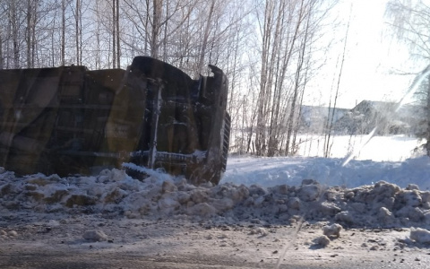 Утром в Кирове опрокинулся ГАЗ: водитель отказался оформлять ДТП