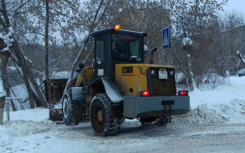 Глава администрации рассказал, почему дорожники не справились со снегом в Кирове