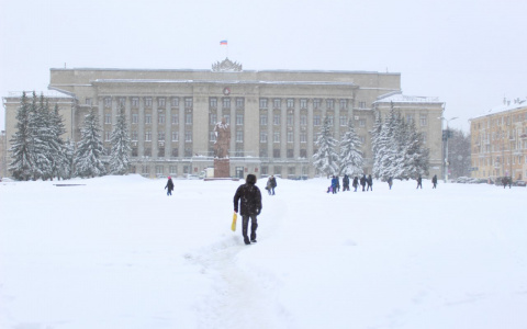 На Театральной площади второй раз отменяют репетицию парада из-за снежных заносов