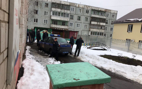 Ребенок, провалившийся в яму у  детсада, госпитализирован в травмбольницу