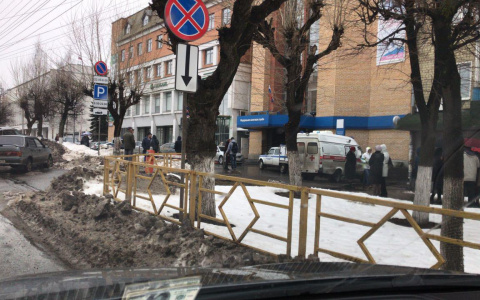 В центре Кирова оцепили здание налоговой инспекции