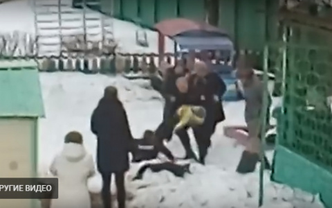 Назвали предварительную причину обвала земли у детского сада в Кирове