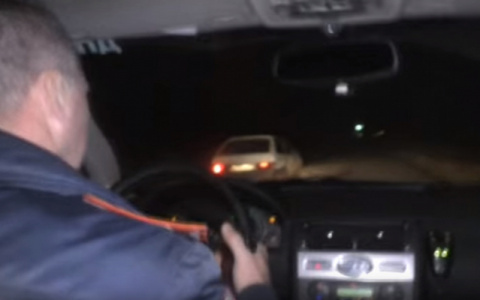 Погоня под Кировом: автомобиль с пьяным водителем за рулем остановили стрельбой