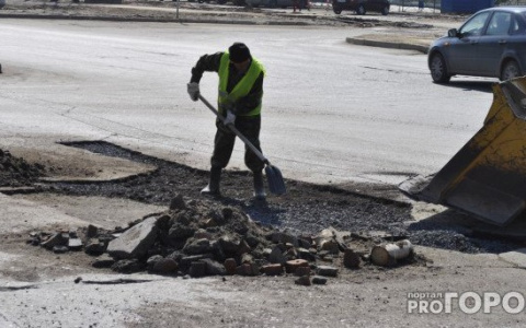 Дорогу Киров - Русское продолжат ремонтировать в конце мая