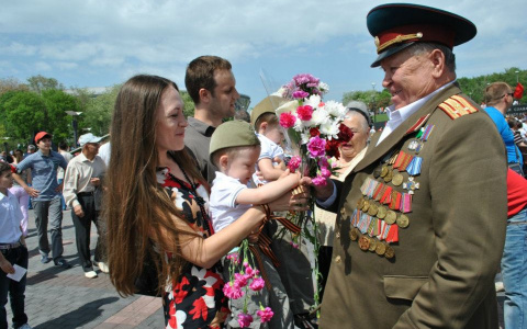 Дортрансбанк поздравляет кировчан с 9 Мая