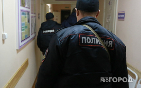 В Кирове мужчина убил гостя и спрятался от полицейских в тумбочку