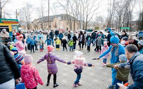 “Дружба” устроит детский праздник по мультфильму “Папа-мама Гусь”