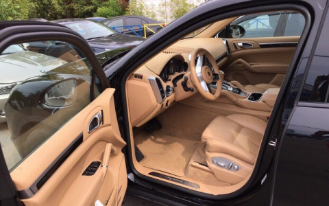 14 фото самых дорогих авто в Кирове, выставленных на продажу