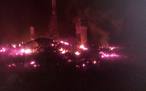 В МЧС назвали вероятную причину сильного пожара в школе в Кировской области