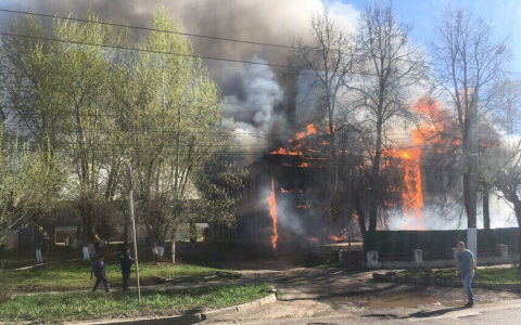 Дом на Московской в Кирове потушили за 2,5 часа