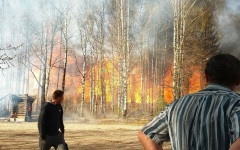 В Кировской области пламя охватило здание спортшколы