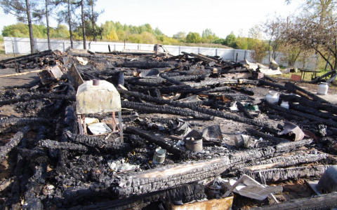 В Кировской области в пожаре погибли четыре человека, одному удалось спастись
