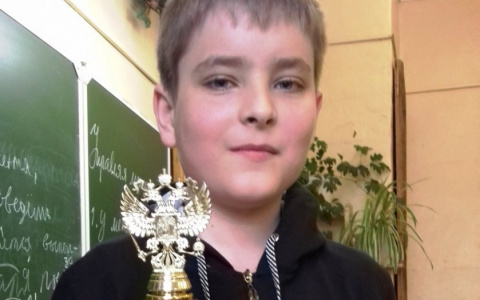 Кировский школьник собрал кубик Рубика за полсекунды и установил мировой рекорд