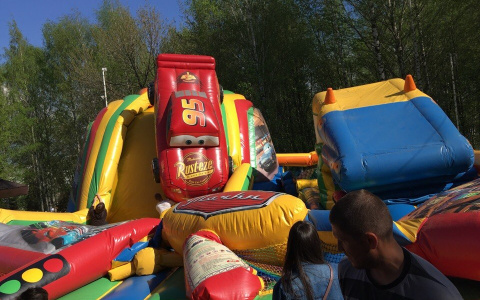 В администрации парка объяснили, почему спустило батут с детьми у цирка