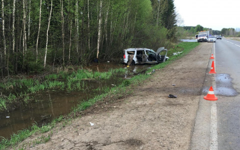 В Кировской области перевернулось авто: погибла женщина-пассажир