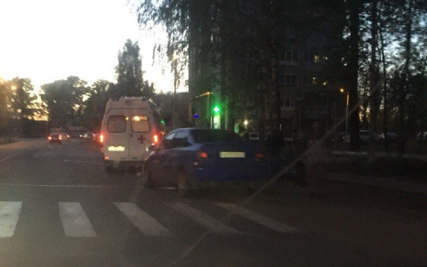 Ford сбил велосипедиста на переходе в Кирове: виновник не установлен