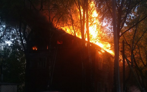 В центре Кирова сгорел деревянный дом
