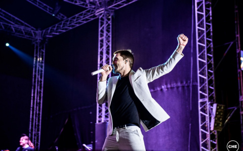 В Чепецке под открытым небом выступили Билан и группа "Банд’Эрос"