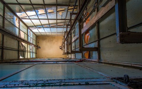 Следователи выяснят, почему в Кирове ребенок провалился в шахту лифта