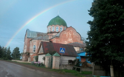 В Троицкую субботу пенсионерку из Кирова обокрали в церкви