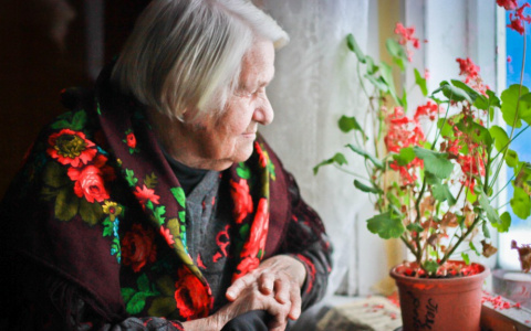 В Кирове две женщины вломились в квартиру пенсионерки, чтобы найти неверного мужа