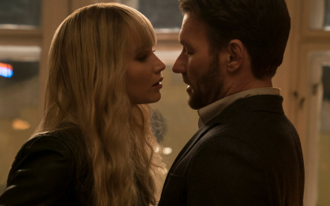 Агент ЦРУ влюбился в русскую шпионку: главные кинопремьеры недели