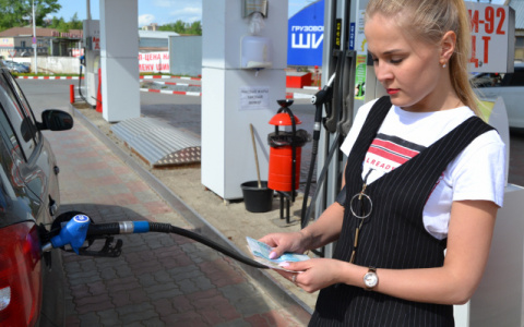 Правительство РФ договорилось зафиксировать цены на бензин