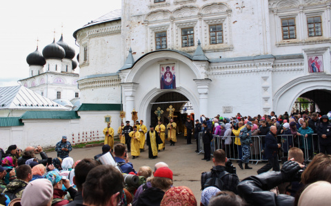 Что обсуждают: Великорецкий крестный ход и возникновение торнадо в области
