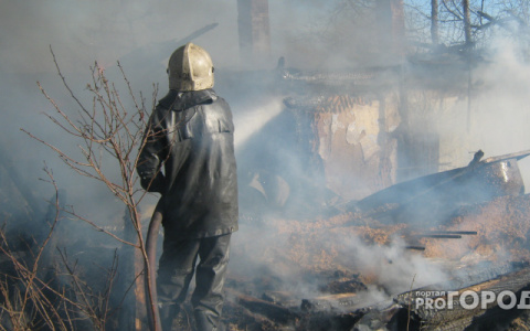 На месте пожара в Вятских Полянах нашли тело неизвестного мужчины