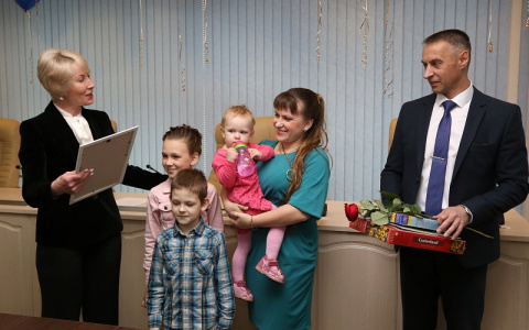 В Кирове 21 молодая семья получила по миллиону рублей