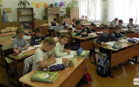 Стало известно, сколько бюджет Кировской области тратит на одного школьника в месяц