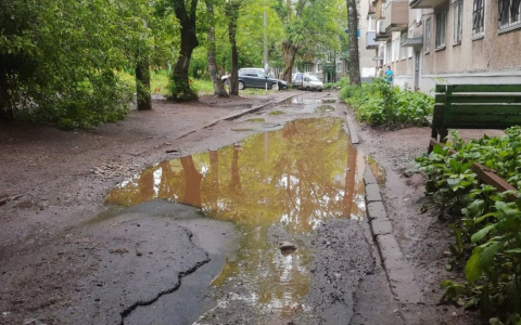 Народный фоторепортаж: после ливня в Кирове затопило дворы