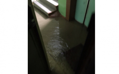 В Кирове затопило 9 этажей жилого дома