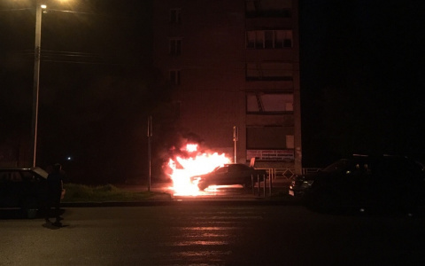 На Филейке ночью сгорела машина