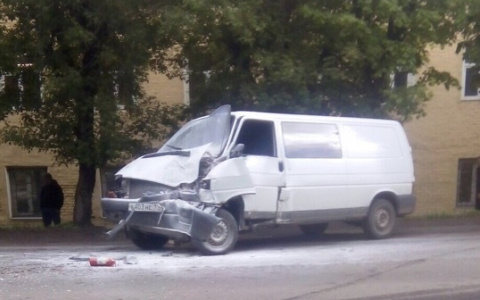 В Коминтерне столкнулись автобус и фургон: появились подробности ДТП