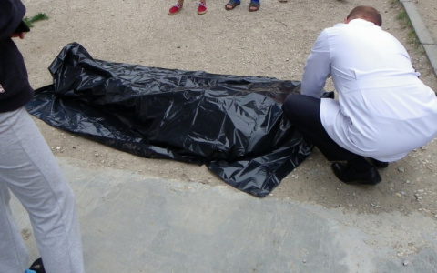 В Кирове около сауны обнаружили тело мужчины