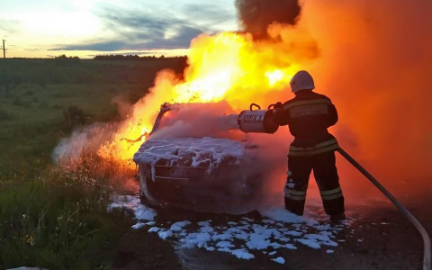 На трассе в Кировской области сгорела Audi А6