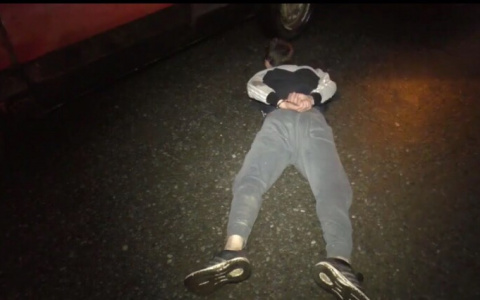 В Кирове бесправник на "Ладе" врезался в машину ДПС