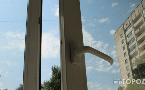 В Нововятском районе из окна выпал ребенок