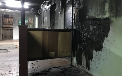 В общежитии на улице Воровского подожгли коляску: сгорел весь этаж подъезда