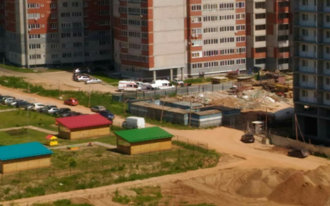 В Кирове на стройке с высоты 20 этажа упали два строителя